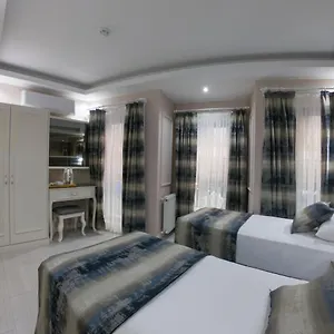 Hotel Crowned ***